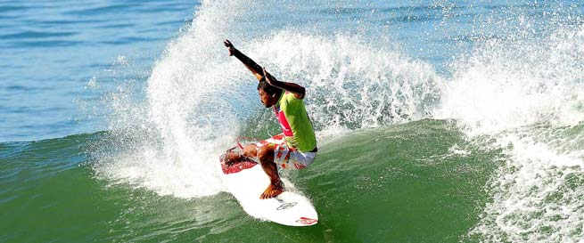 バリ島のクタビーチは、サーフィンのメッカと言われています